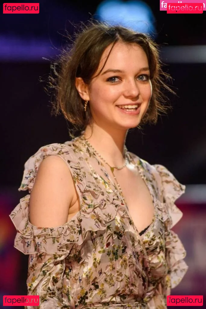 Esme Creed-Miles Onlyfans Photo Gallery 