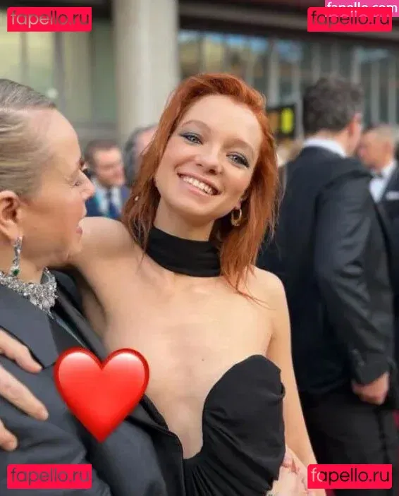 Esme Creed-Miles Onlyfans Photo Gallery 