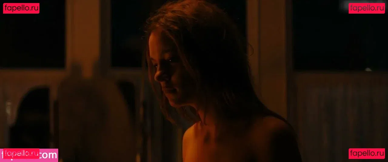 Esme Creed-Miles Onlyfans Photo Gallery 