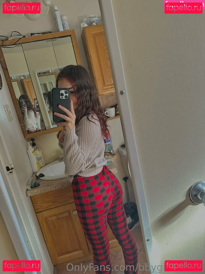 bbygirlmari.2 Onlyfans Photo Gallery 