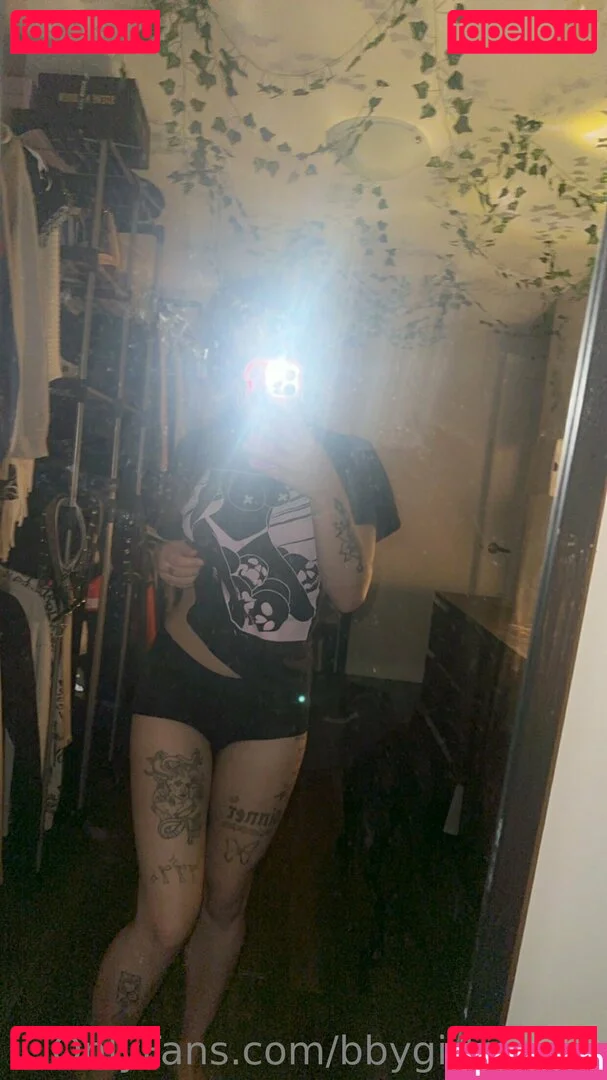 bbygirlmari.2 Onlyfans Photo Gallery 