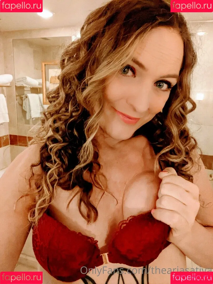 theariasativa Onlyfans Photo Gallery 