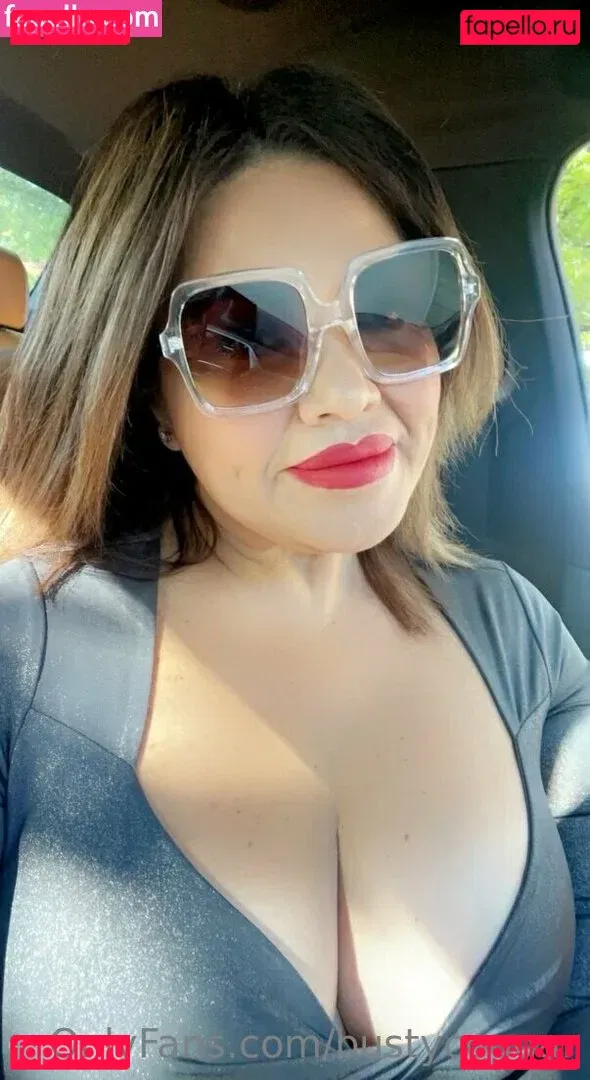 bustycougar Onlyfans Photo Gallery 