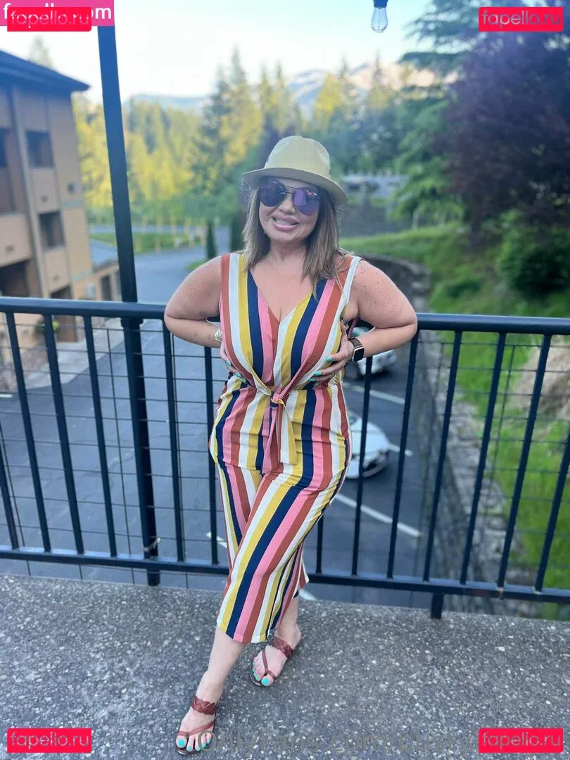 bustycougar Onlyfans Photo Gallery 