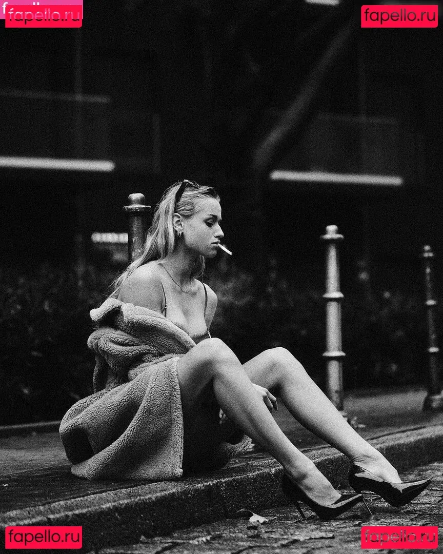 Emilia Jung Onlyfans Photo Gallery 