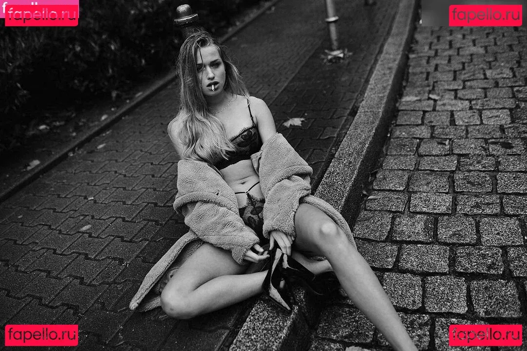 Emilia Jung Onlyfans Photo Gallery 