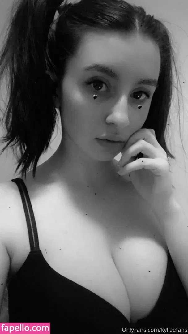 KylieeOW Onlyfans Photo Gallery 