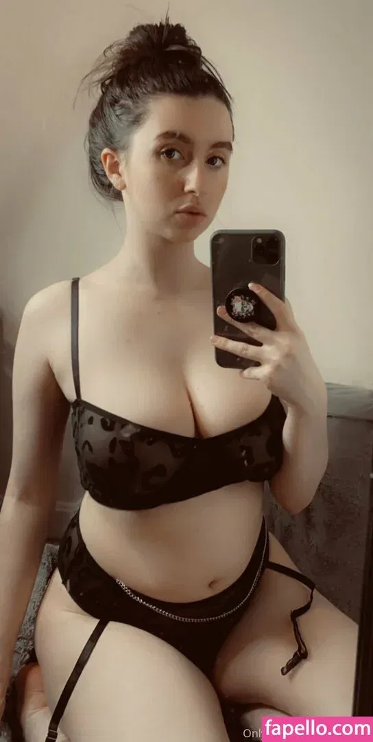 KylieeOW Onlyfans Photo Gallery 