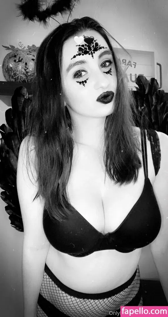 KylieeOW Onlyfans Photo Gallery 