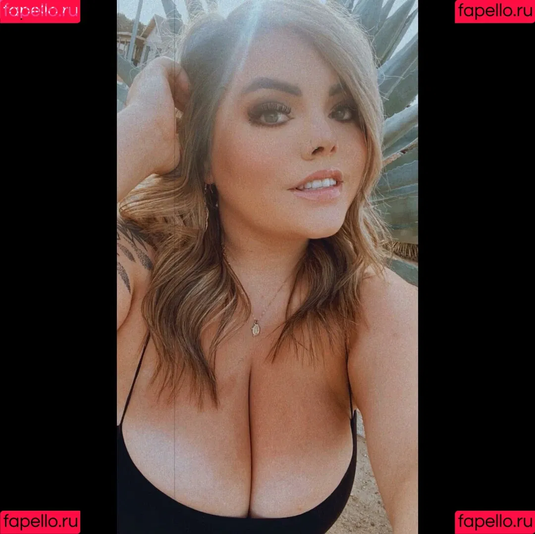 Lilly Zamora Onlyfans Photo Gallery 