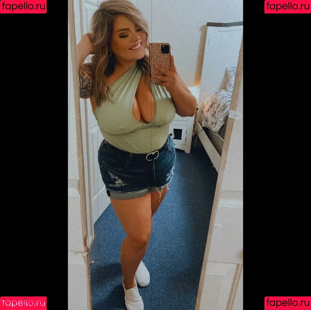 Lilly Zamora Onlyfans Photo Gallery 