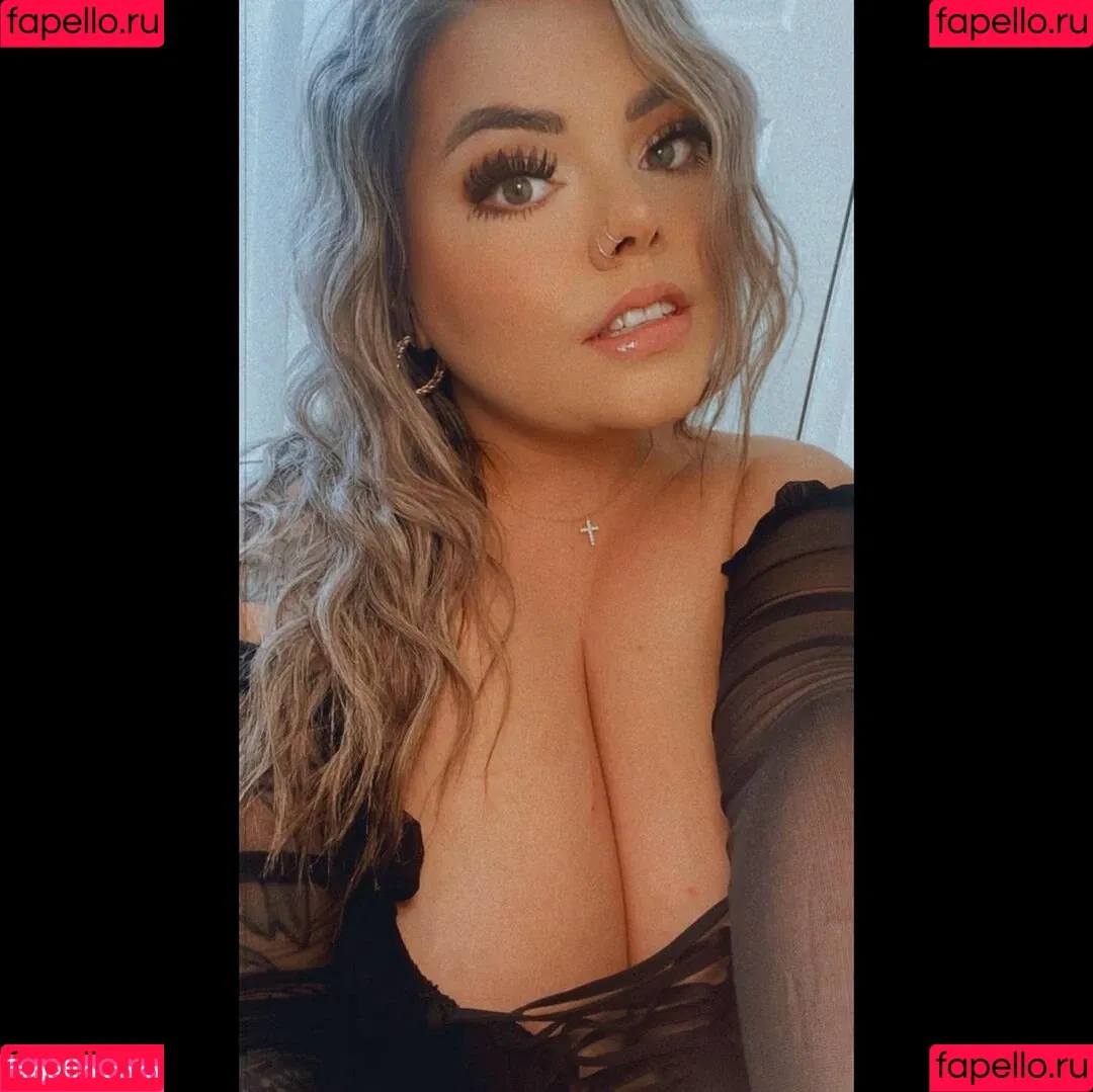 Lilly Zamora Onlyfans Photo Gallery 