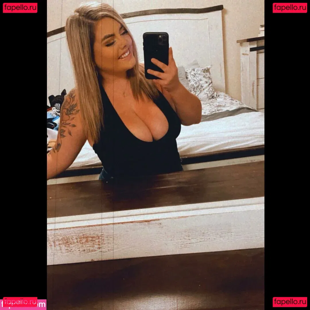 Lilly Zamora Onlyfans Photo Gallery 