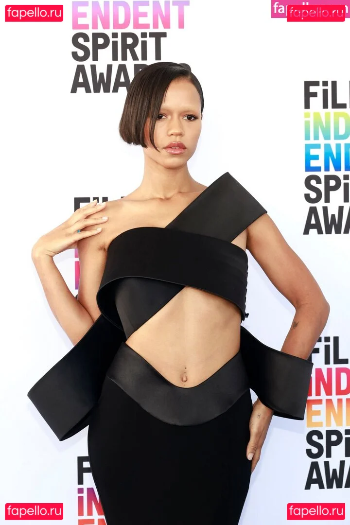 Taylor Russell Onlyfans Photo Gallery 