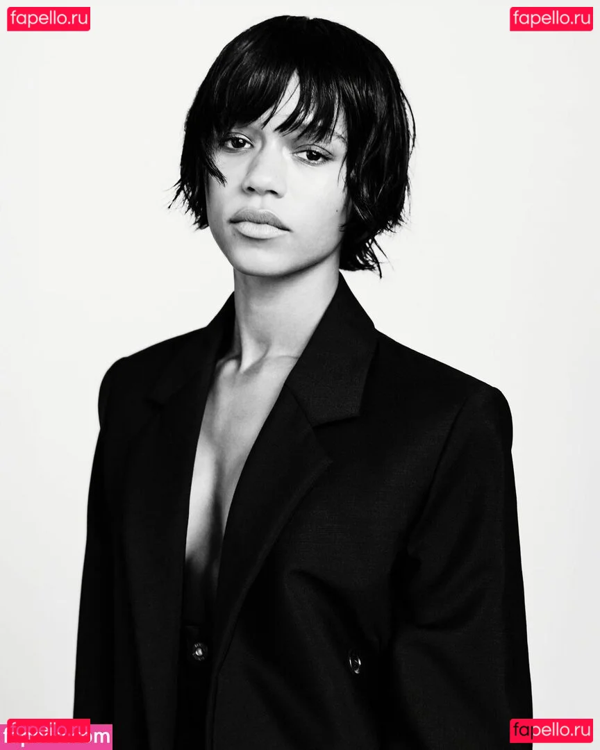 Taylor Russell Onlyfans Photo Gallery 