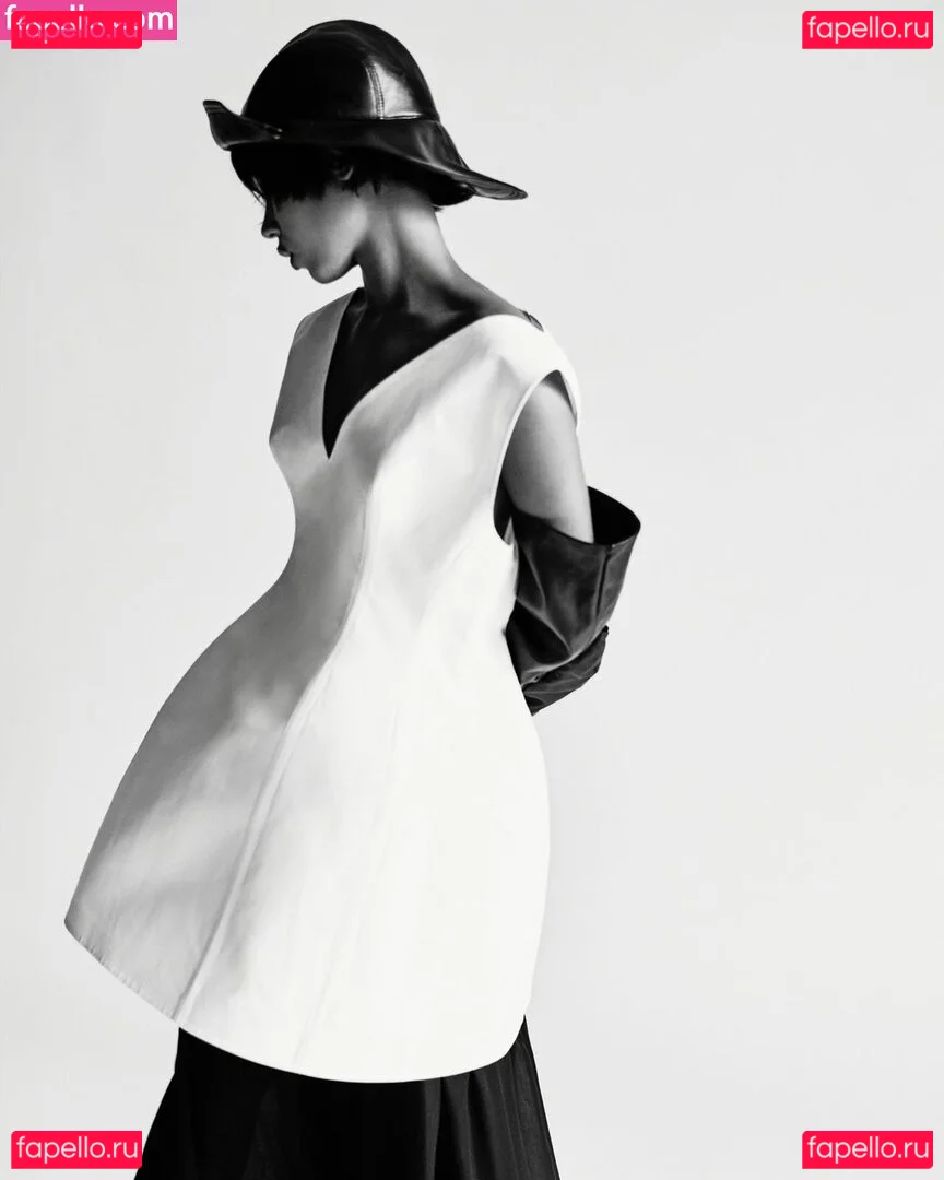 Taylor Russell Onlyfans Photo Gallery 