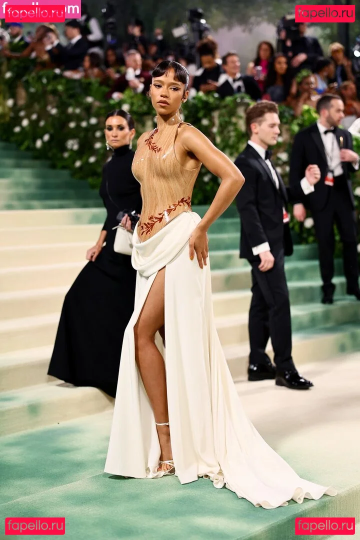 Taylor Russell Onlyfans Photo Gallery 