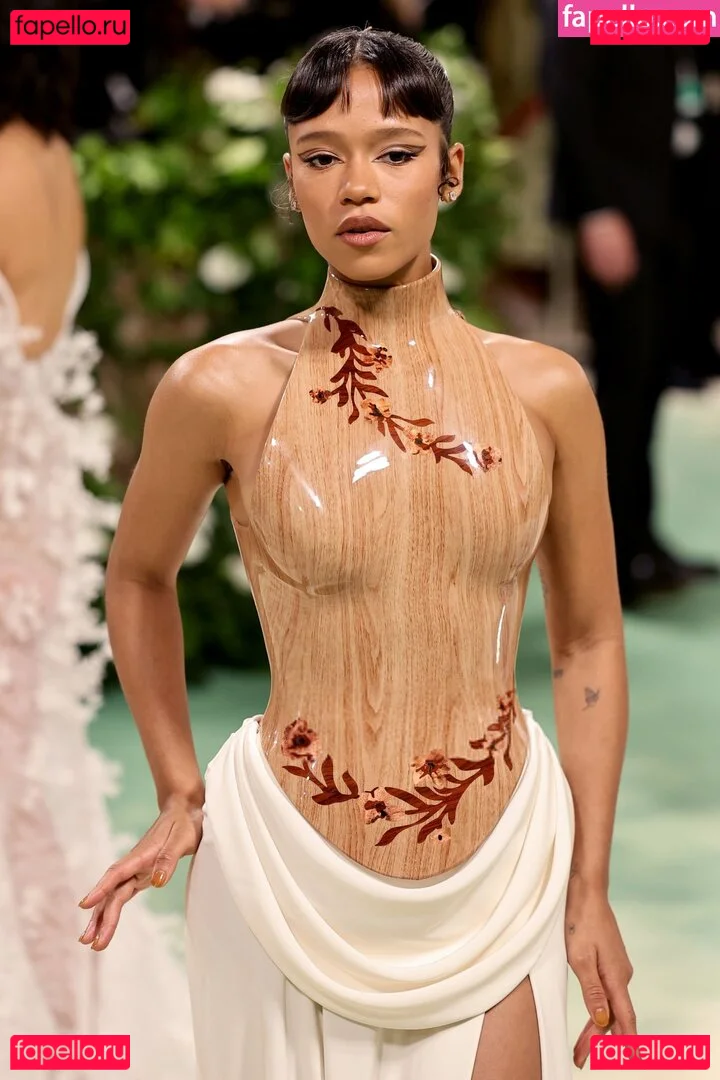 Taylor Russell Onlyfans Photo Gallery 