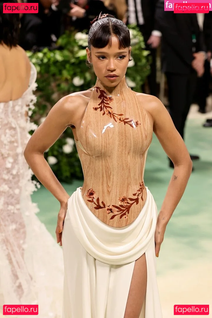 Taylor Russell Onlyfans Photo Gallery 