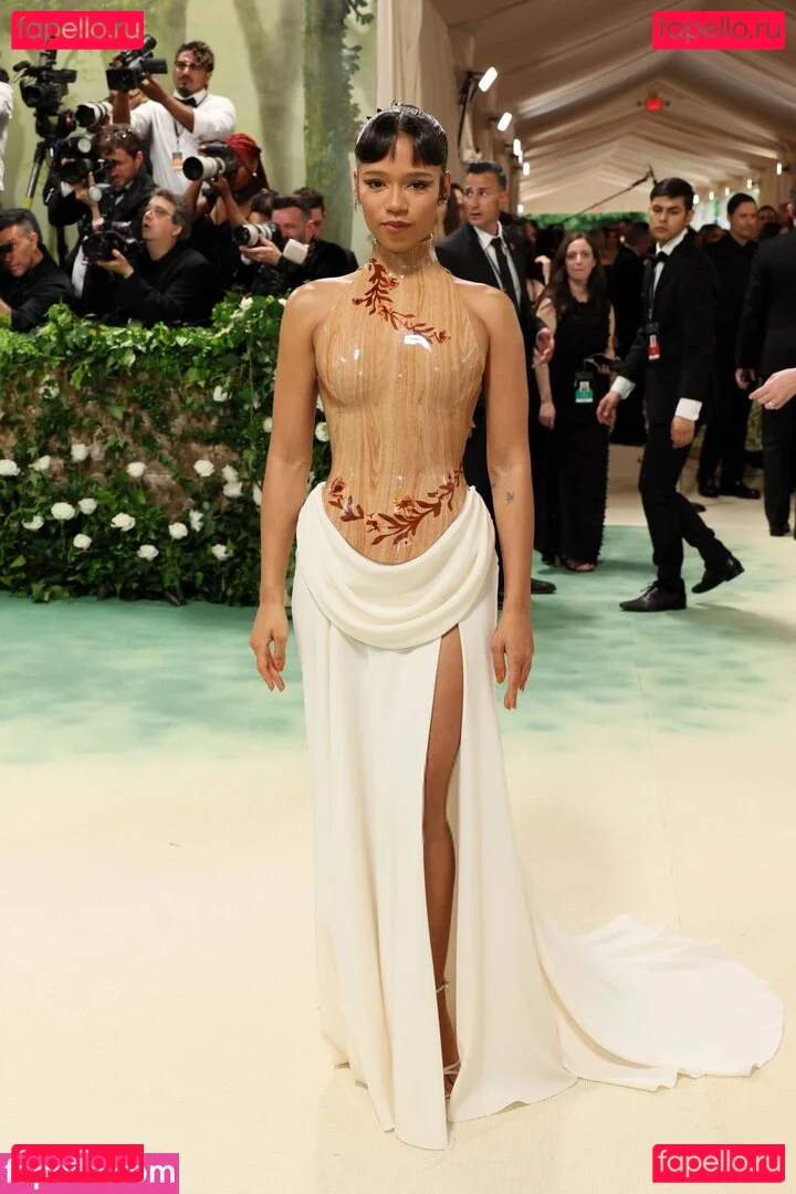 Taylor Russell Onlyfans Photo Gallery 