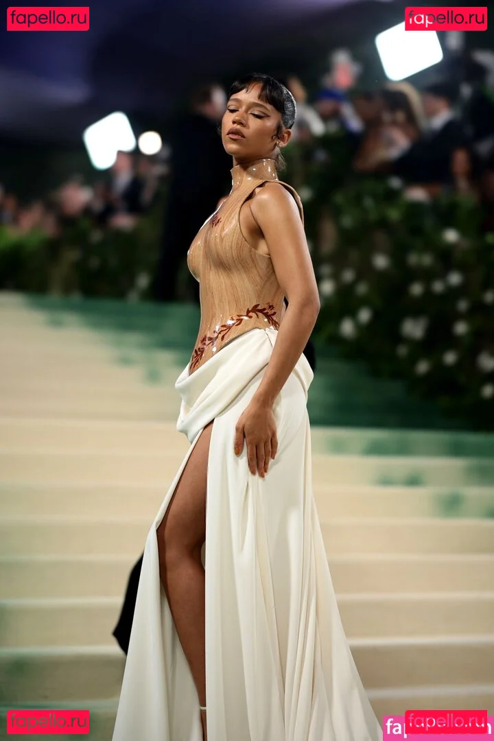 Taylor Russell Onlyfans Photo Gallery 