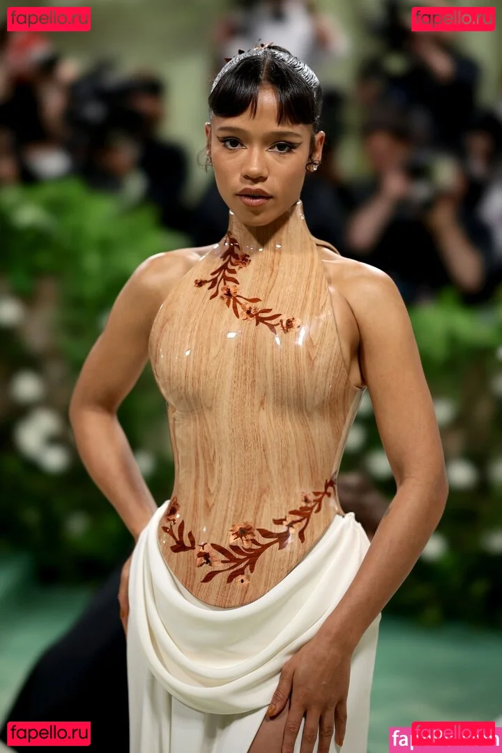 Taylor Russell Onlyfans Photo Gallery 