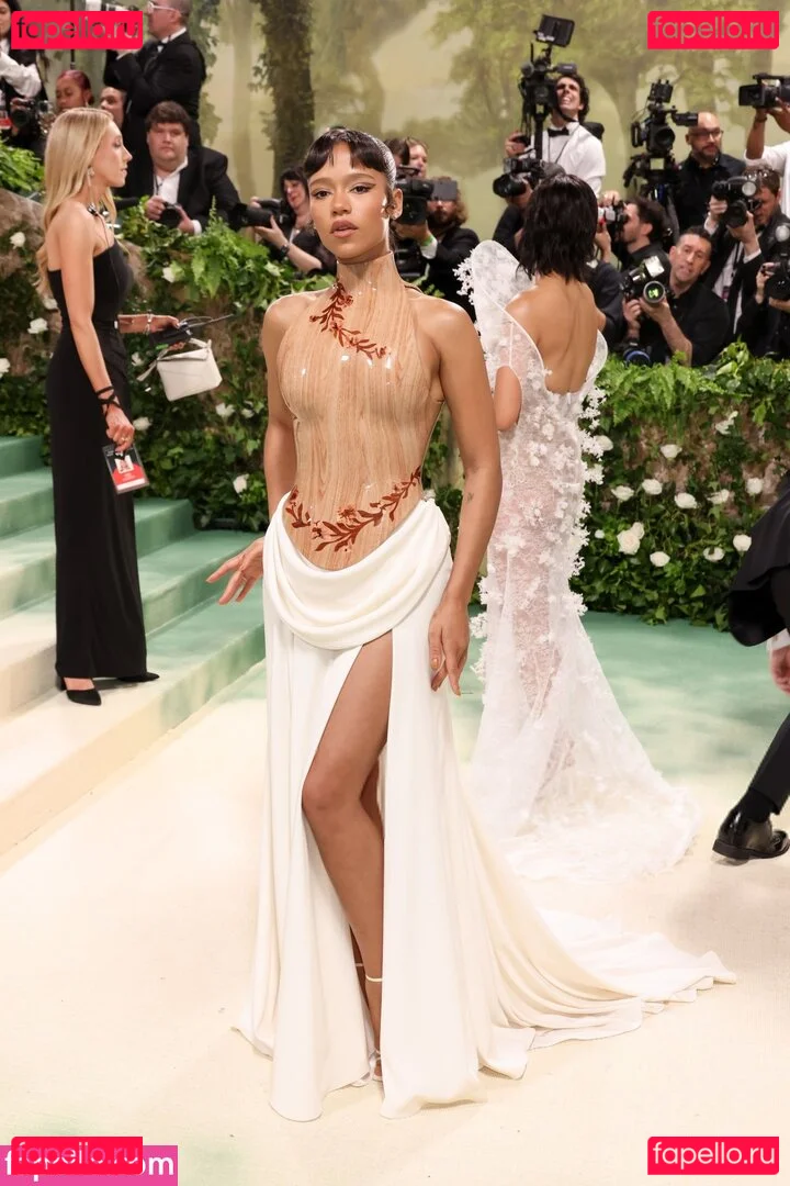 Taylor Russell Onlyfans Photo Gallery 