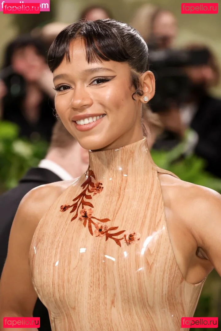 Taylor Russell Onlyfans Photo Gallery 