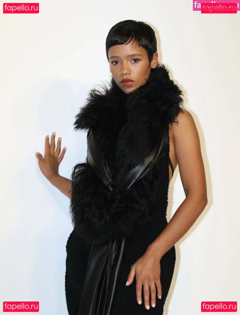 Taylor Russell Onlyfans Photo Gallery 