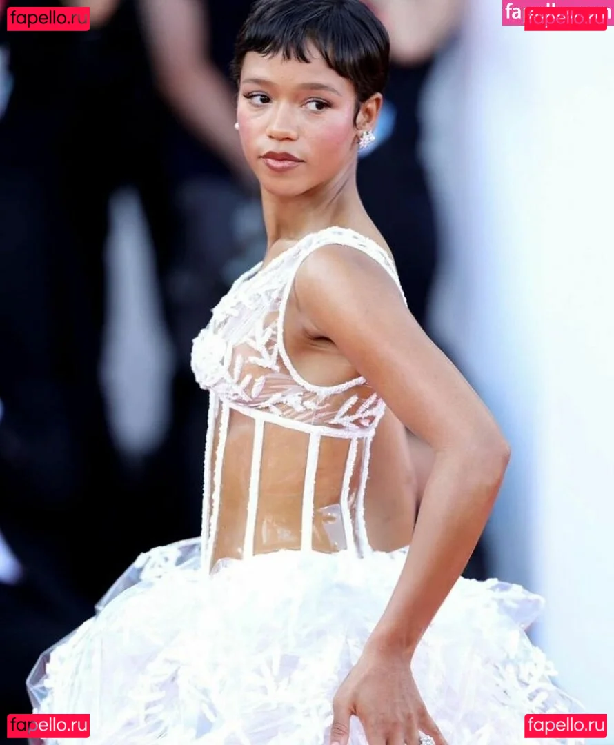 Taylor Russell Onlyfans Photo Gallery 