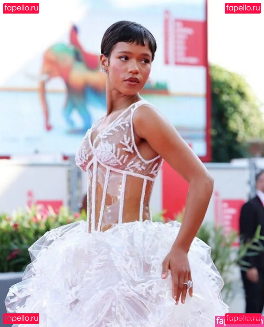 Taylor Russell Onlyfans Photo Gallery 