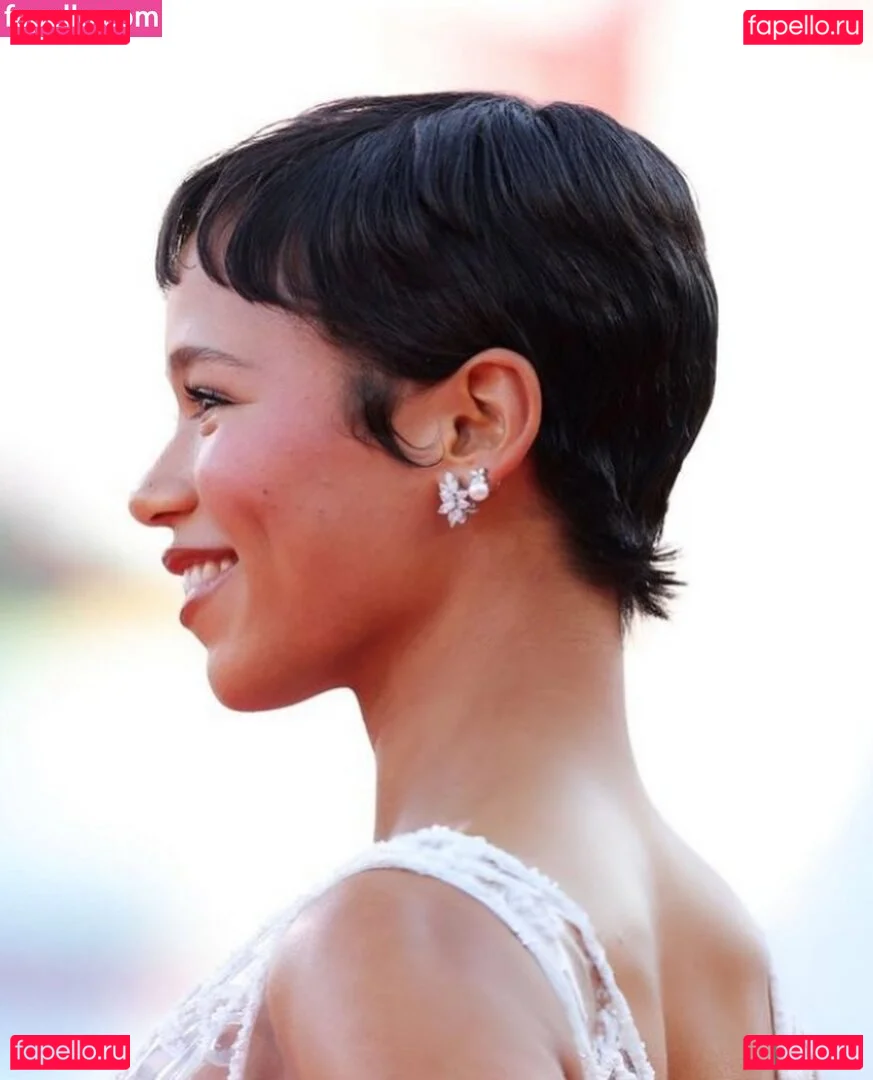 Taylor Russell Onlyfans Photo Gallery 