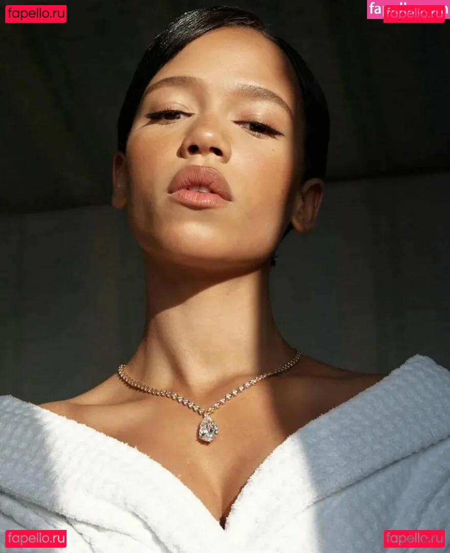 Taylor Russell Onlyfans Photo Gallery 