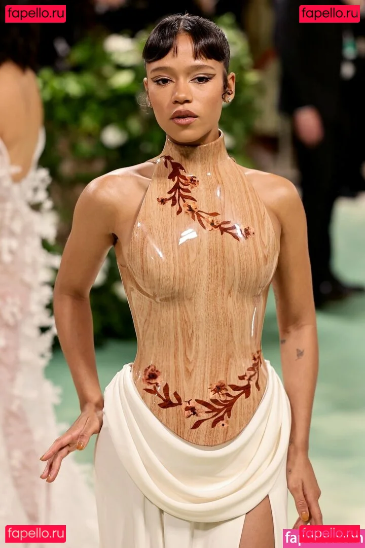 Taylor Russell Onlyfans Photo Gallery 