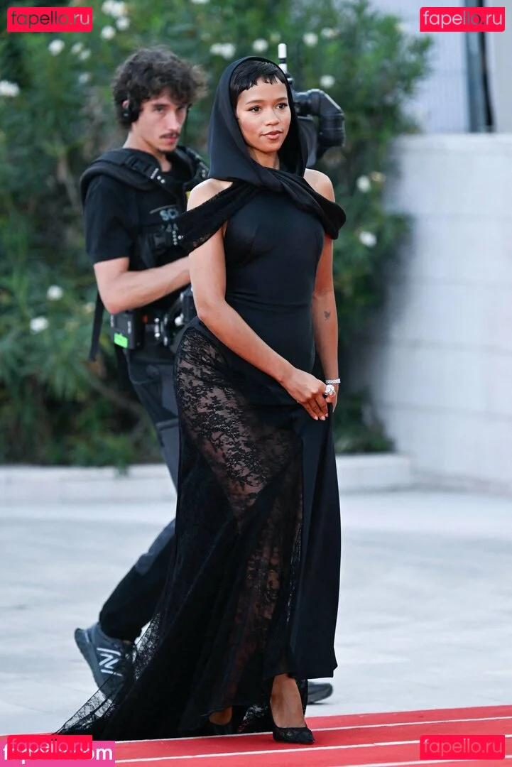 Taylor Russell Onlyfans Photo Gallery 