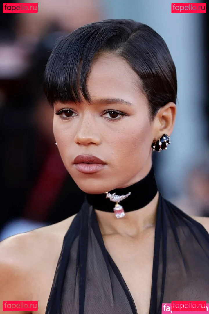 Taylor Russell Onlyfans Photo Gallery 