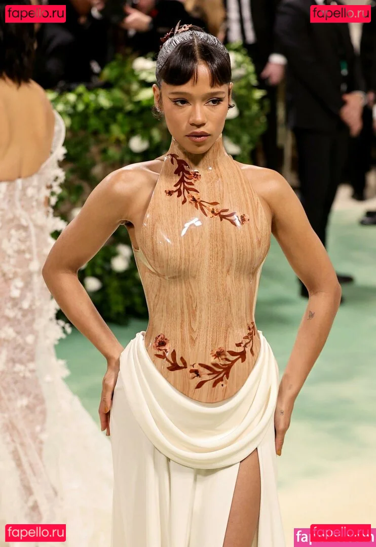 Taylor Russell Onlyfans Photo Gallery 