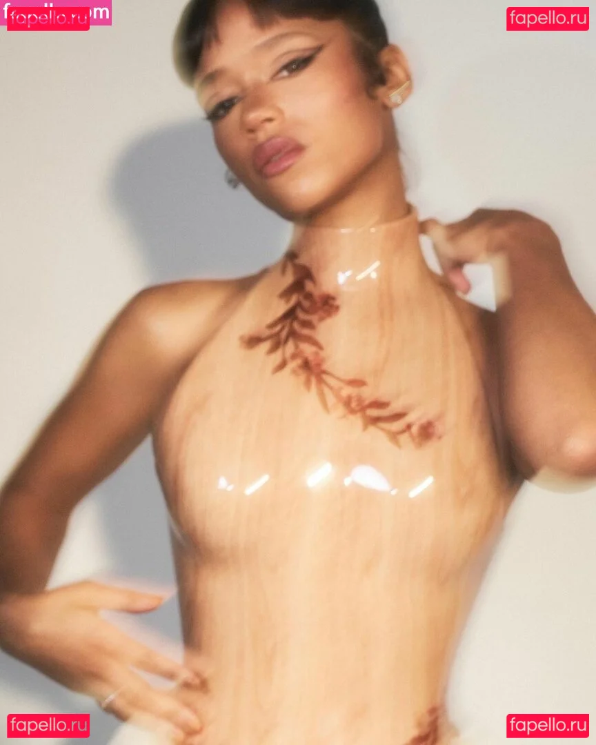 Taylor Russell Onlyfans Photo Gallery 