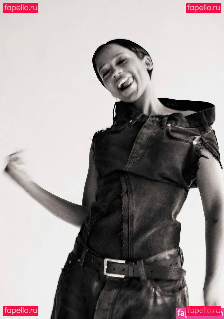 Taylor Russell Onlyfans Photo Gallery 