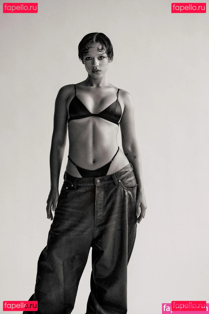 Taylor Russell Onlyfans Photo Gallery 