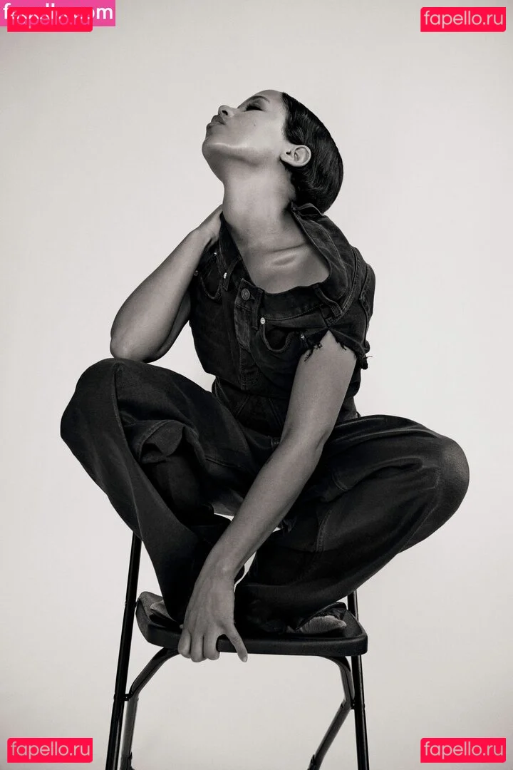 Taylor Russell Onlyfans Photo Gallery 