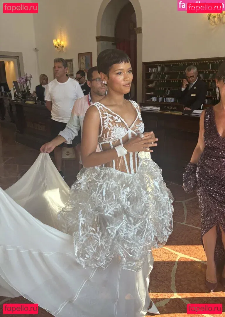 Taylor Russell Onlyfans Photo Gallery 