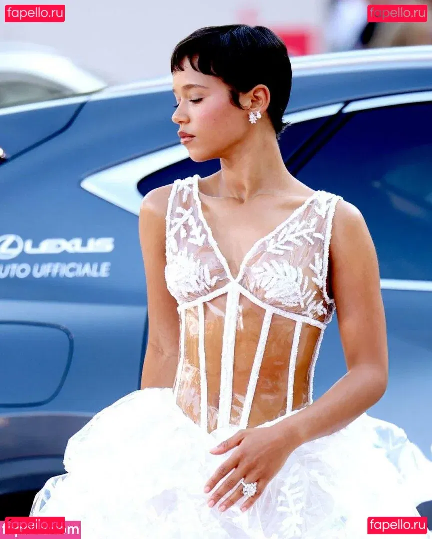 Taylor Russell Onlyfans Photo Gallery 