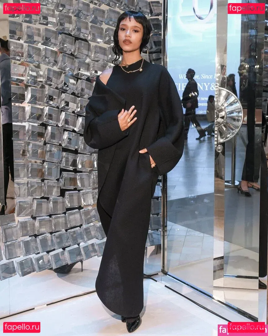 Taylor Russell Onlyfans Photo Gallery 