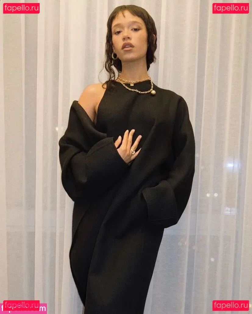 Taylor Russell Onlyfans Photo Gallery 