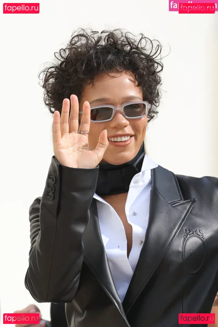 Taylor Russell Onlyfans Photo Gallery 