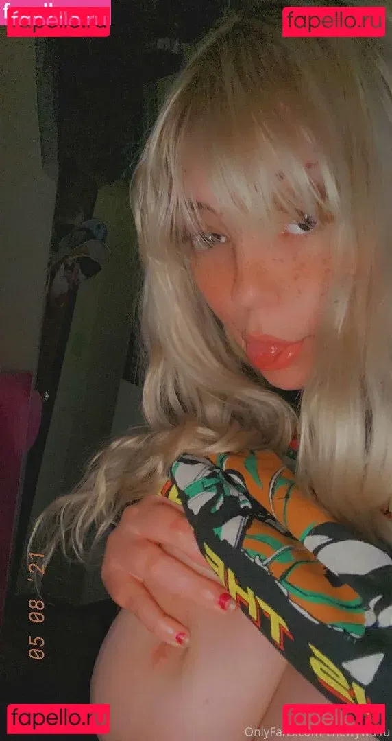 Chewywaifu Onlyfans Photo Gallery 