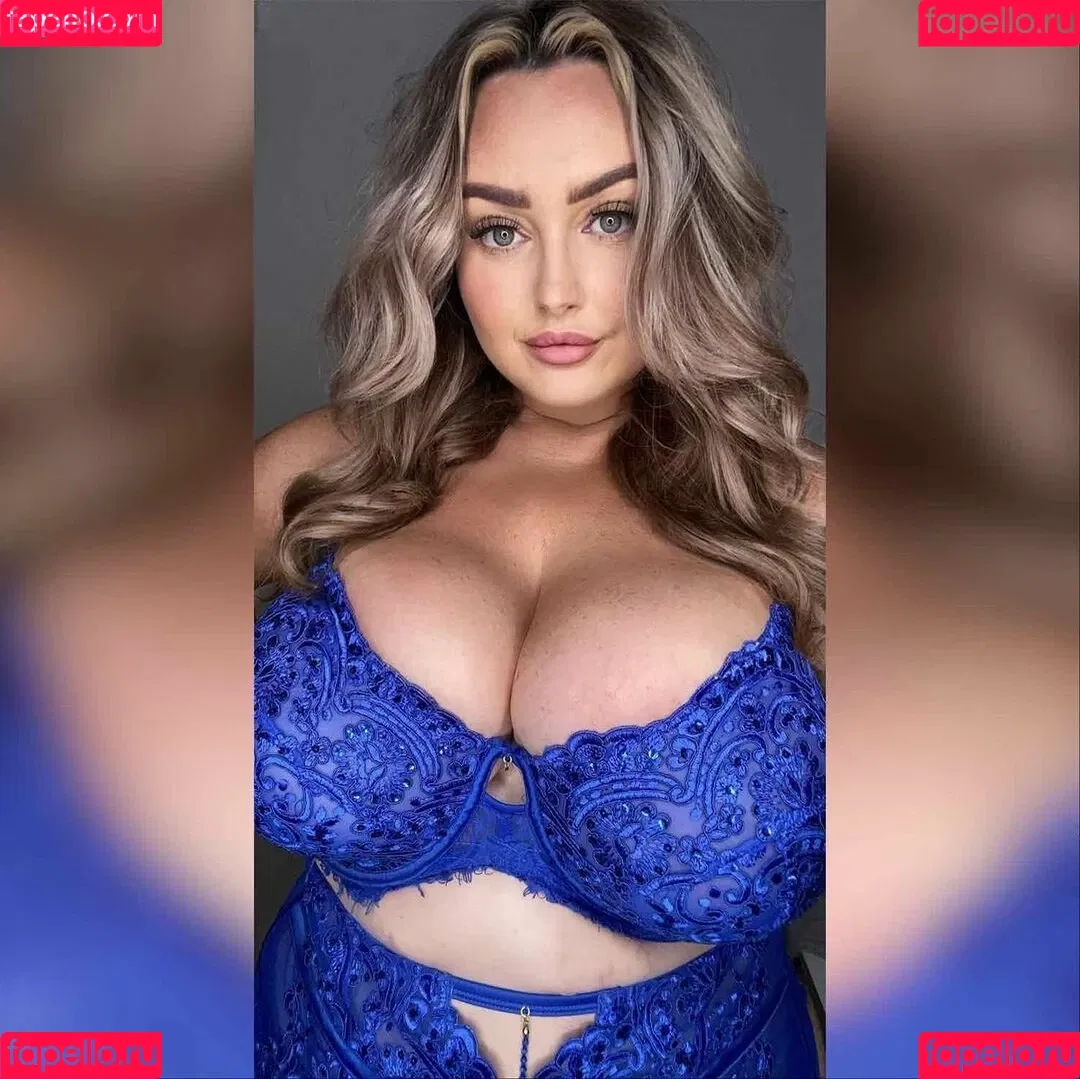 bustyholly Onlyfans Photo Gallery 