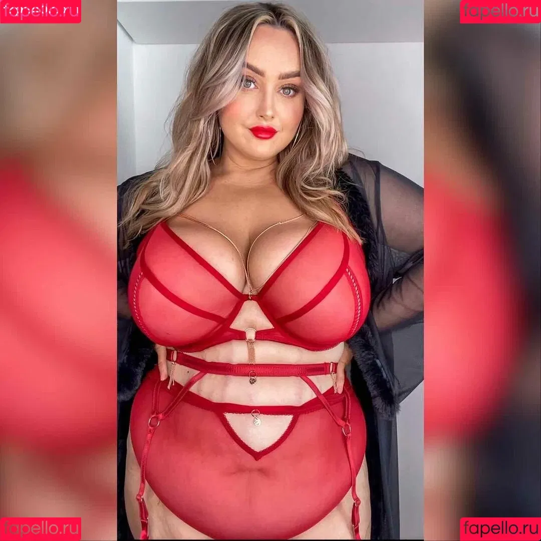 bustyholly Onlyfans Photo Gallery 