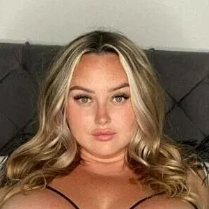 bustyholly Onlyfans Photo Gallery 